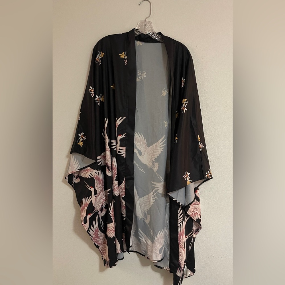Elegant Black Kimono Jacket with Crane Design